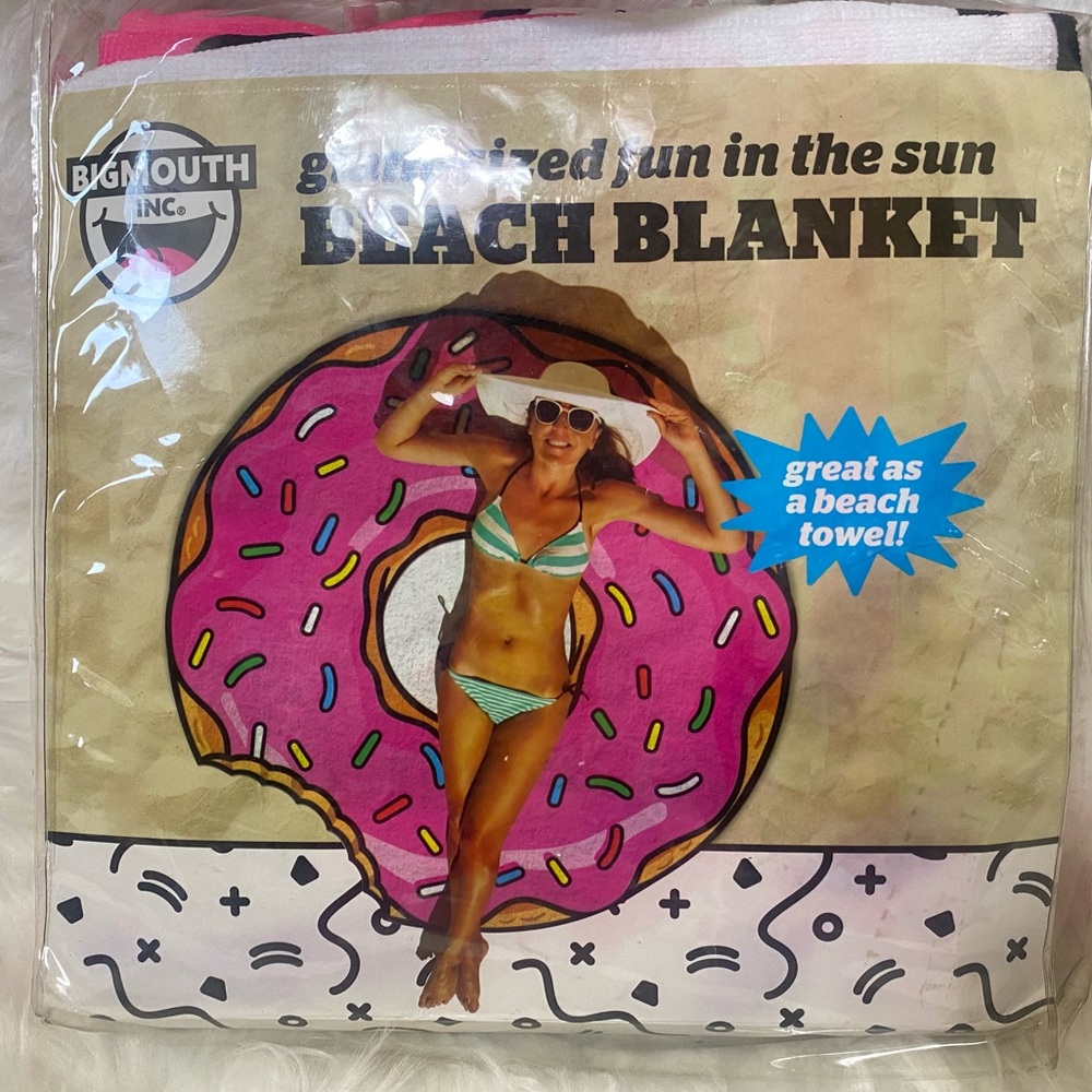 Big Mouth Inc. Giant Oversized Beach Blanket. Frosted Donut. NWT. - Picture 3 of 4